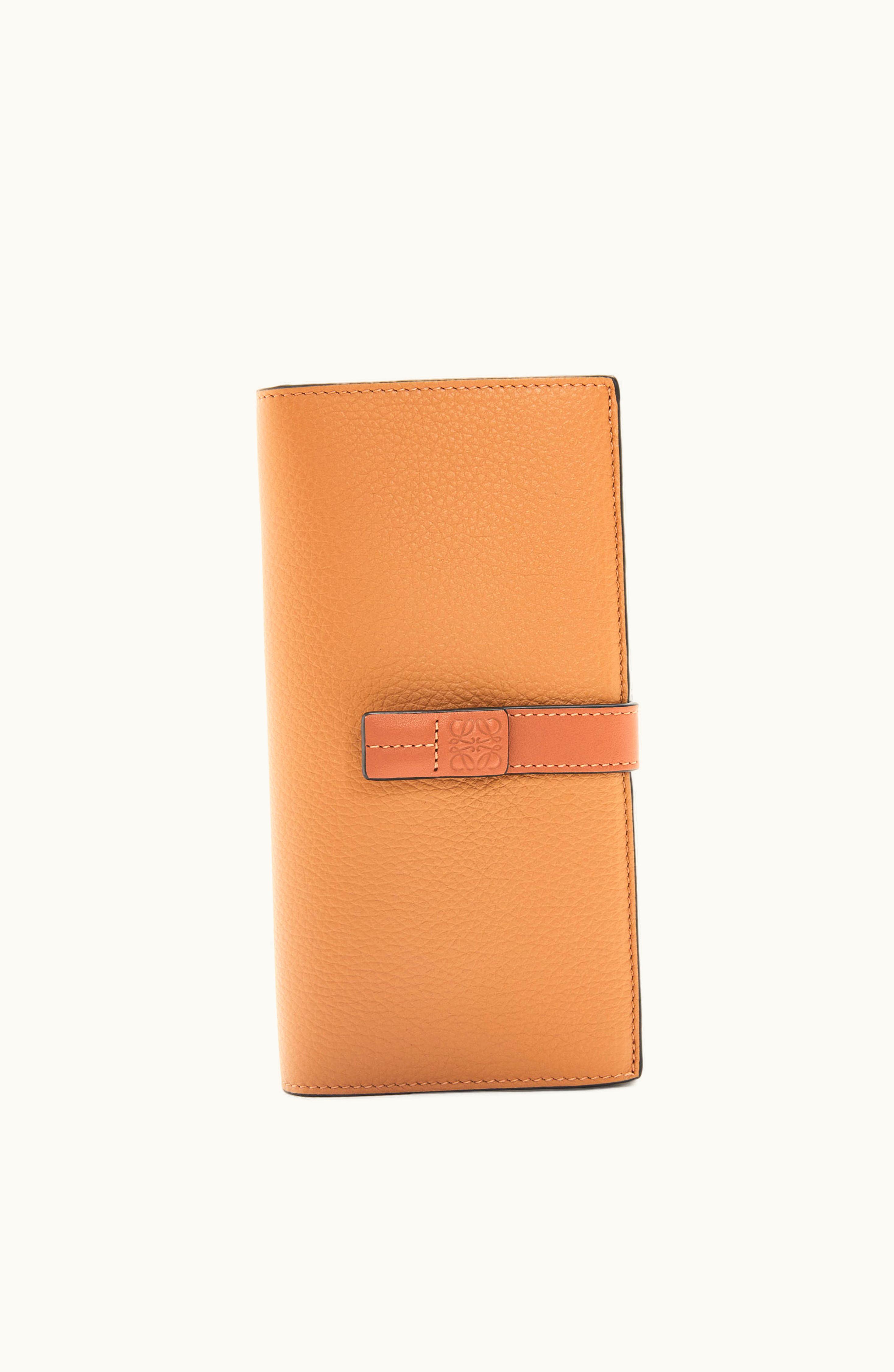 Loewe Large Vertical Wallet In Grained Calfskin Toffee / Tan