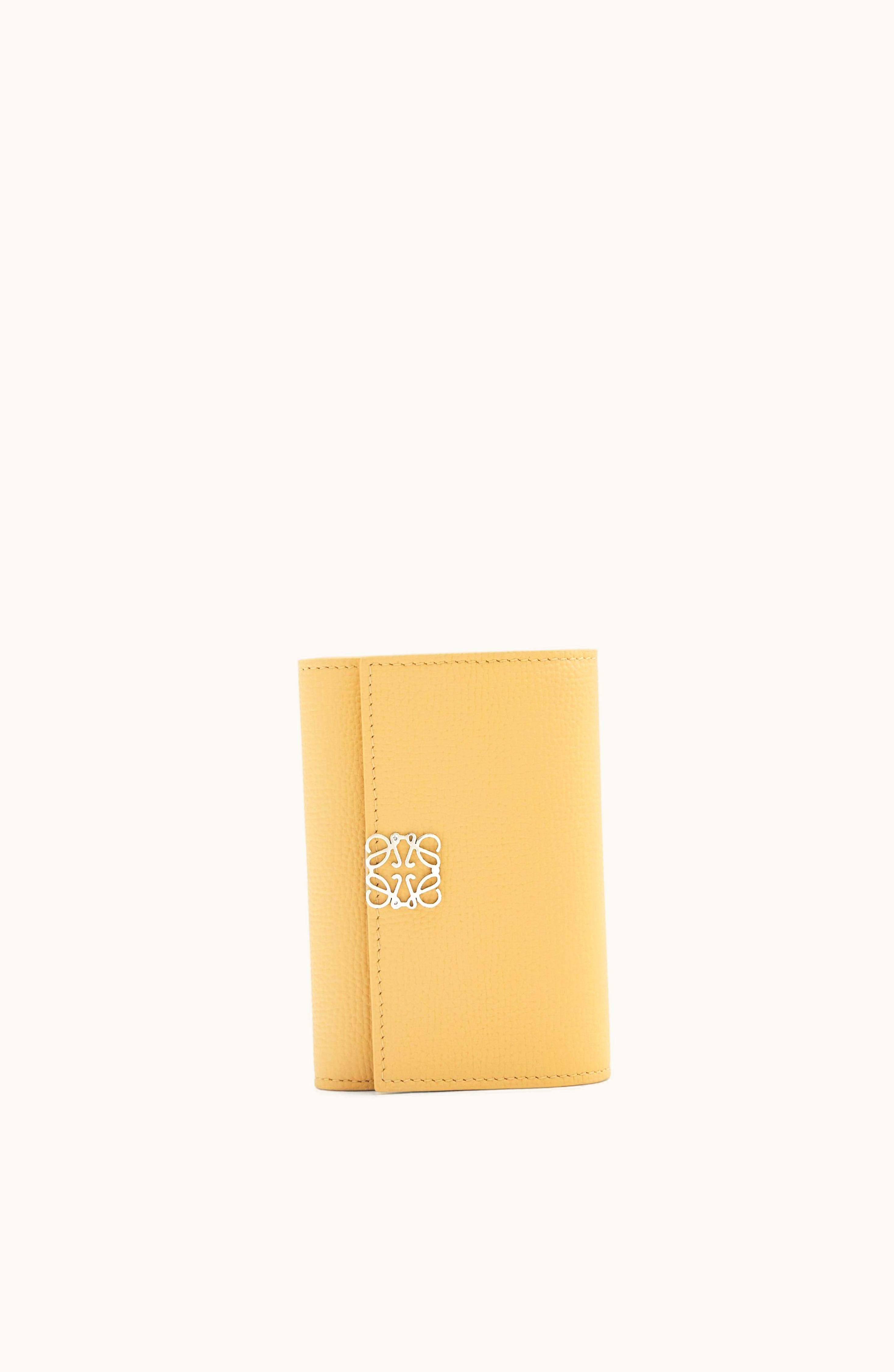 Loewe Loewe Anagram Small Vertical Wallet In Pebble Grain Calfskin Dark Butter