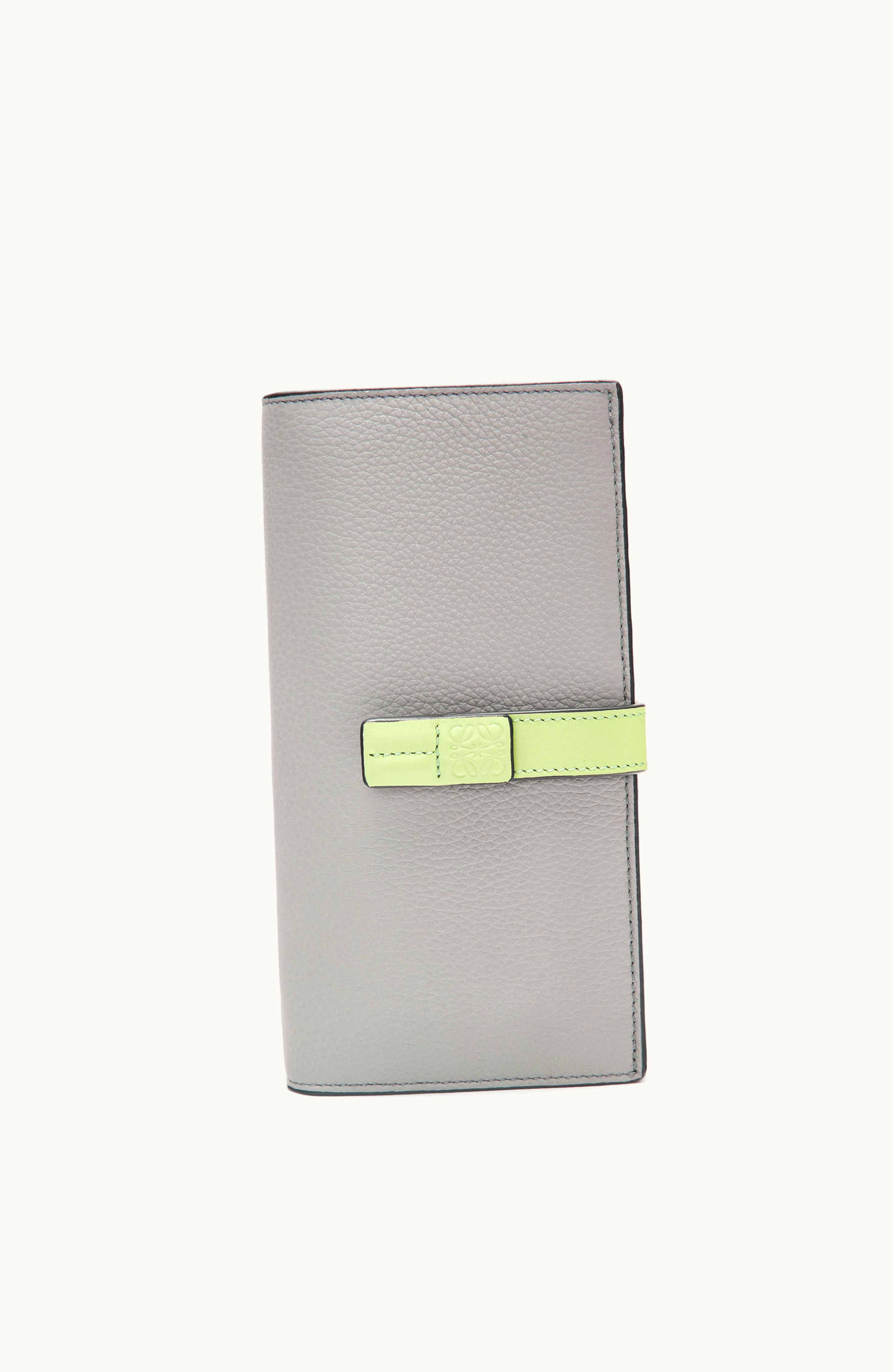 Loewe Loewe Large Vertical Wallet In Grained Calfskin Pearl Grey / Light Pale Green