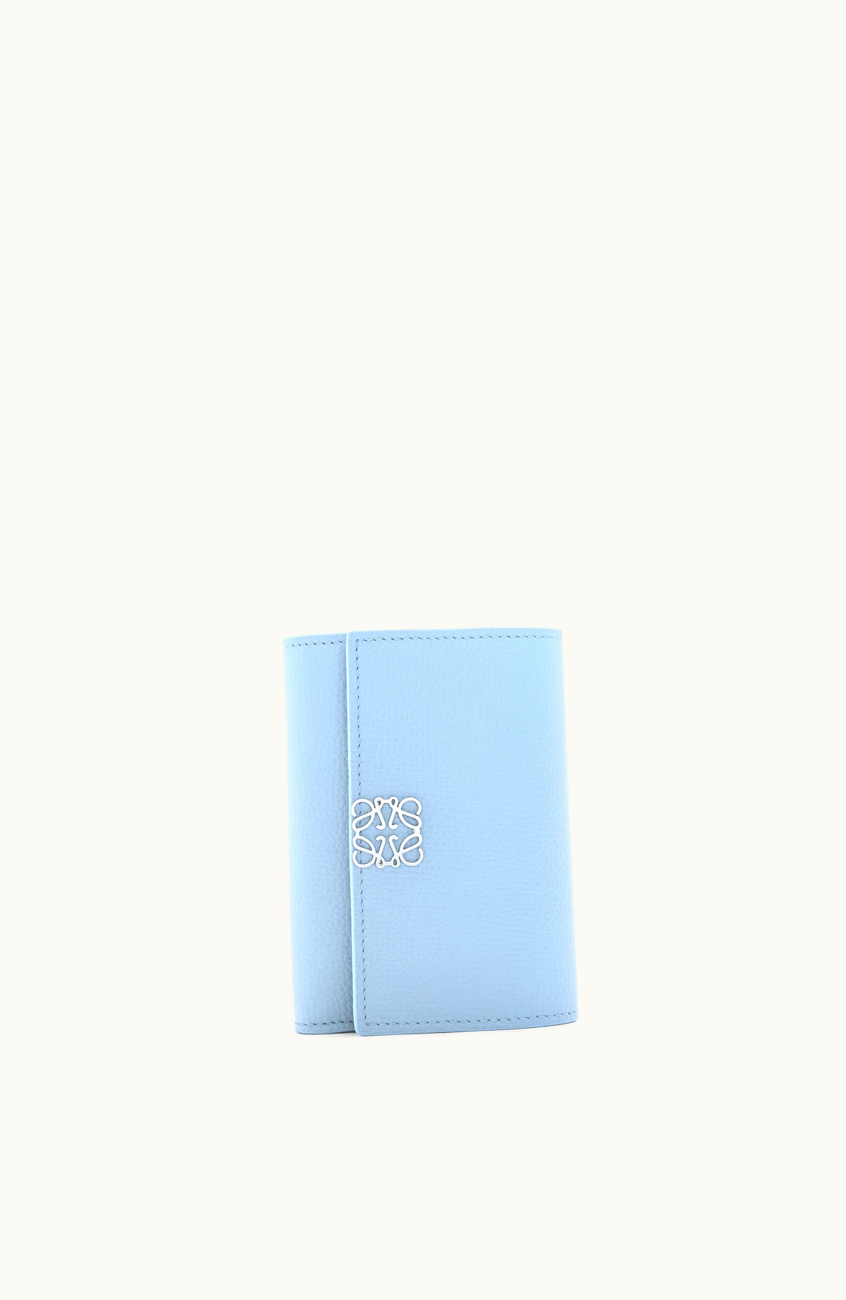 Loewe Loewe Anagram Small Vertical Wallet In Pebble Grain Calfskin Dusty Blue