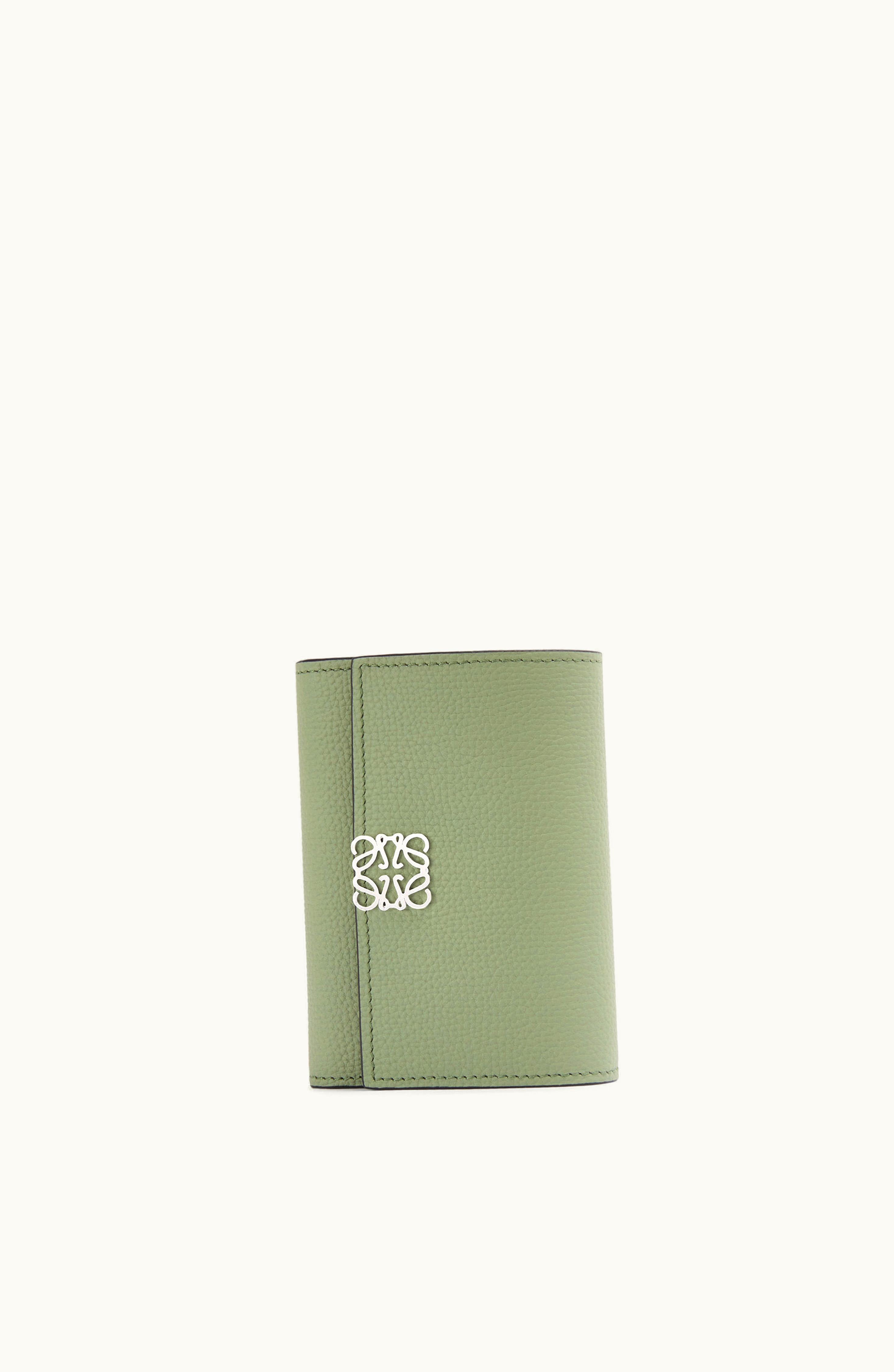 Loewe Loewe Anagram Small Vertical Wallet In Pebble Grain Calfskin Rosemary