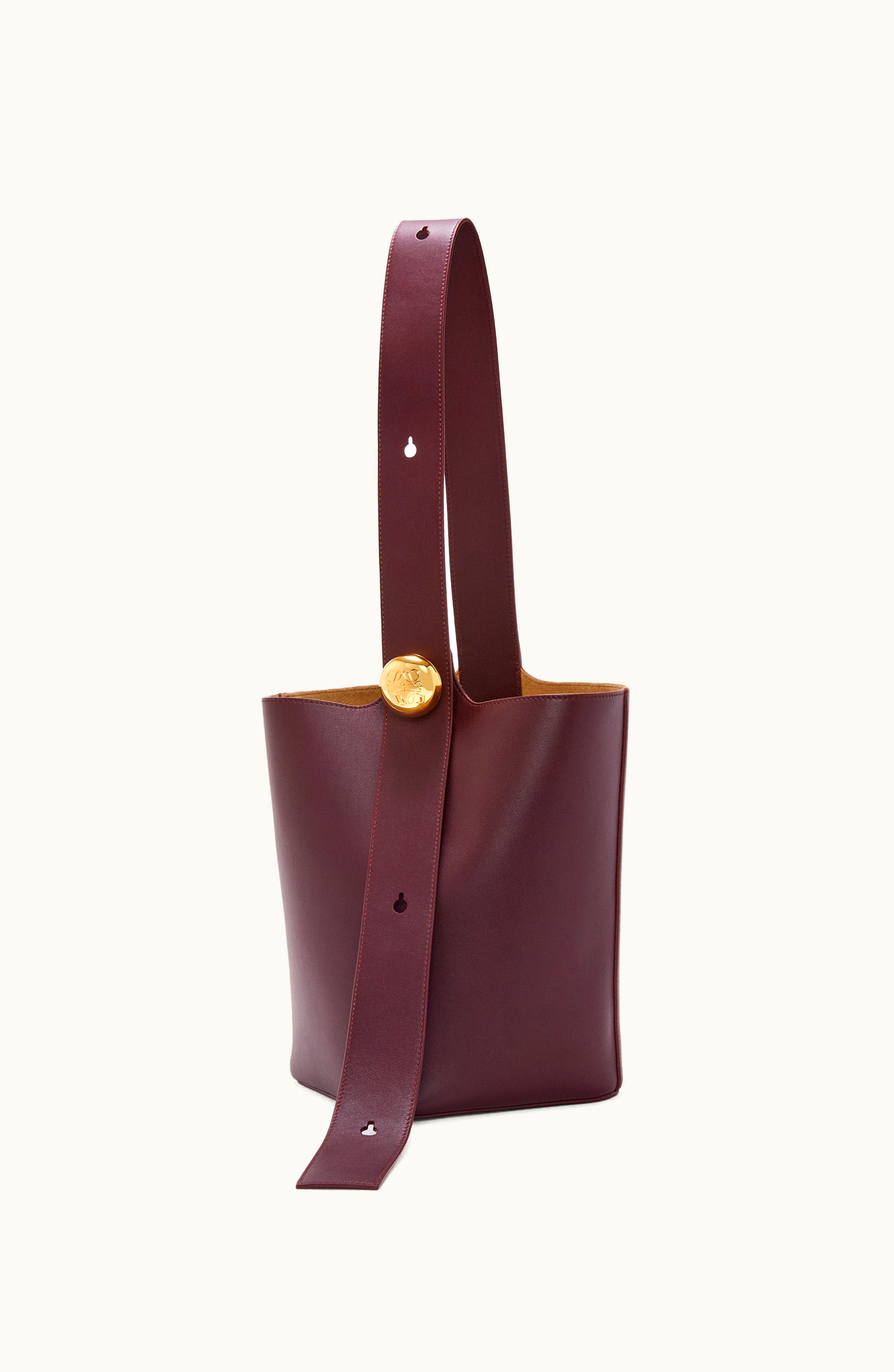Loewe Loewe Medium Pebble Bucket Bag In Mellow Calfskin Dark Burgundy