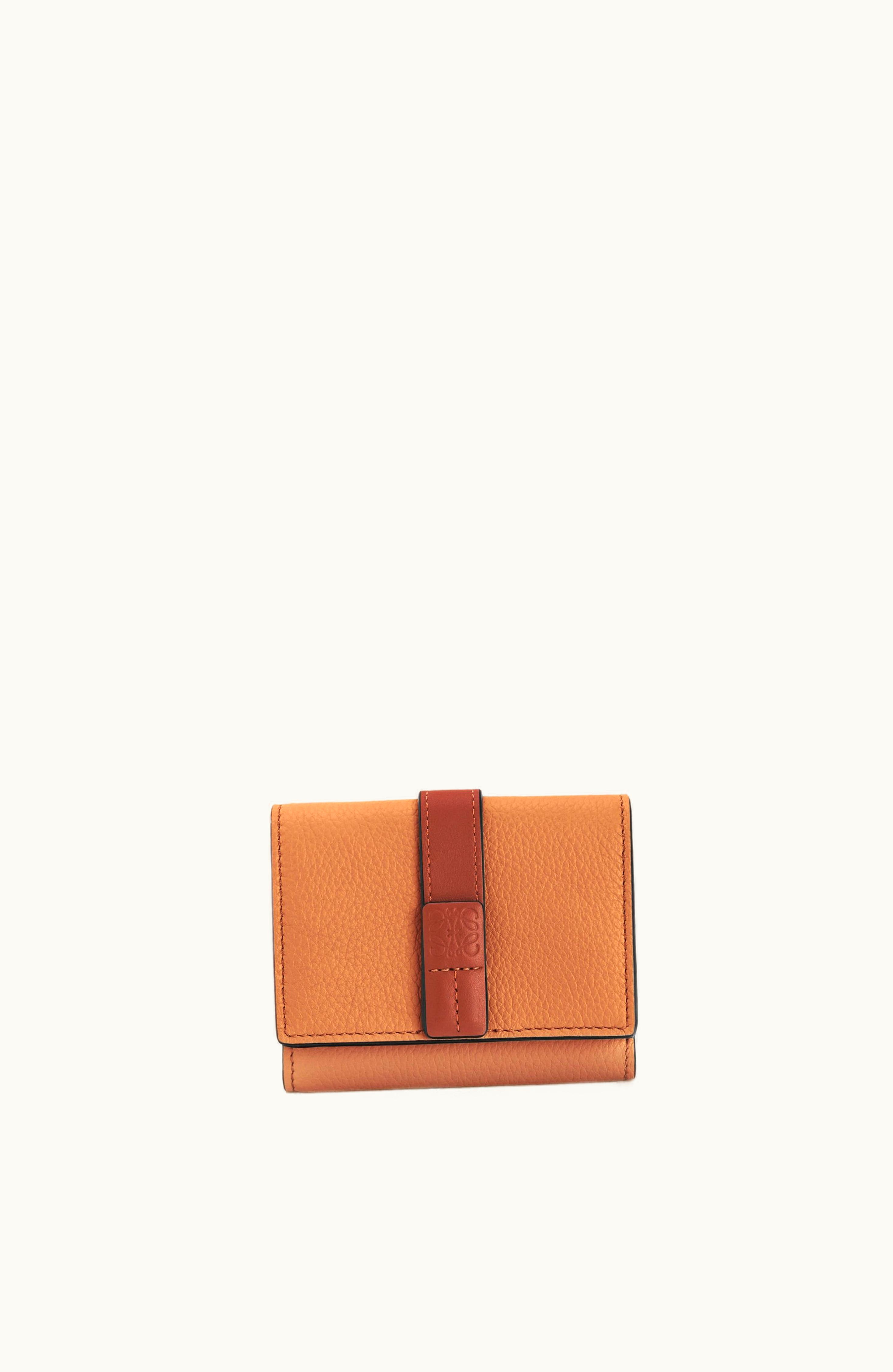 Loewe Loewe Anagram Trifold Wallet in Soft Grained Calfskin Light Caramel / Pecan