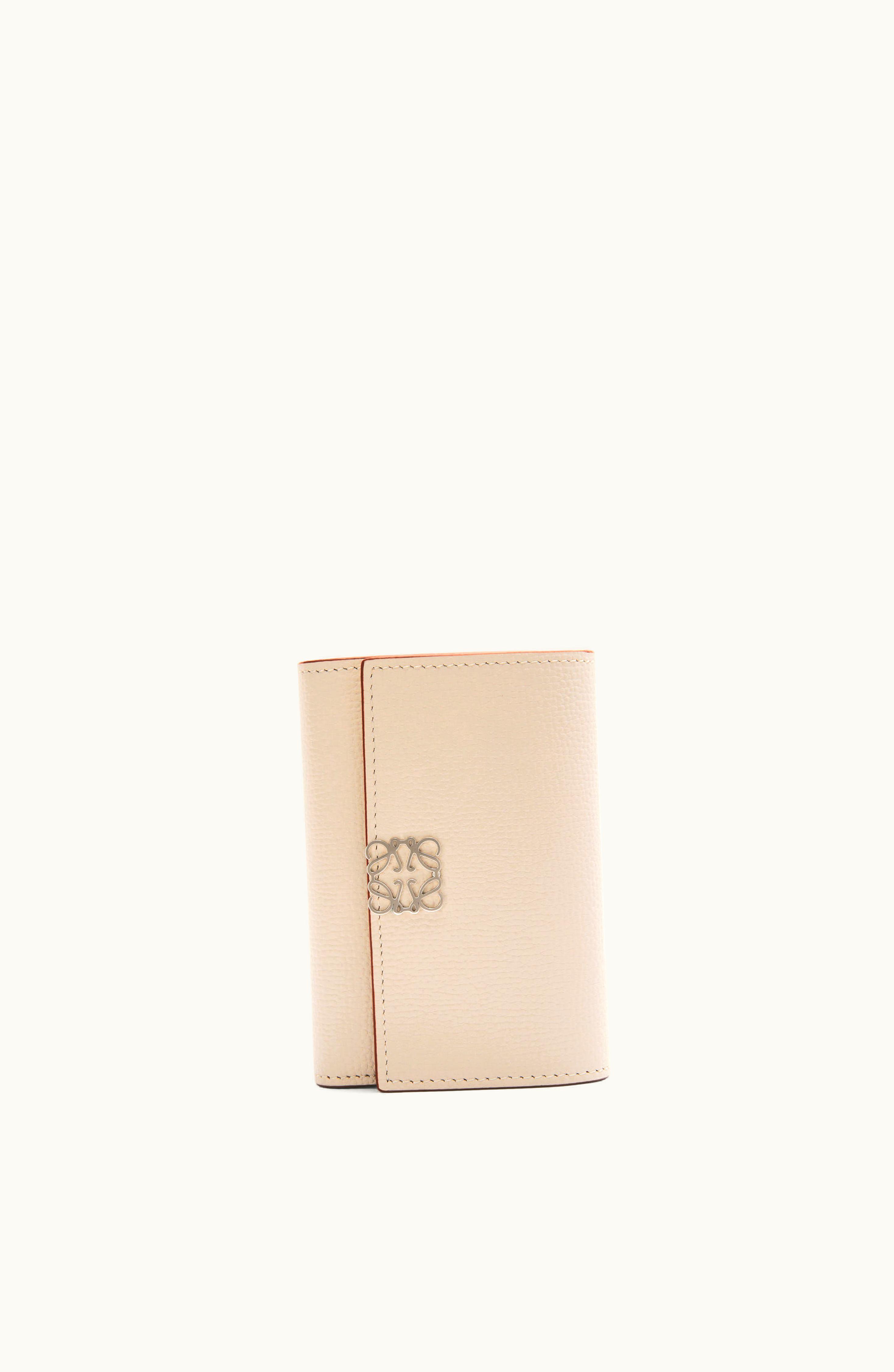 Loewe Loewe Anagram Vertical Wallet In Pebble Grain Calfskin Light Ghost