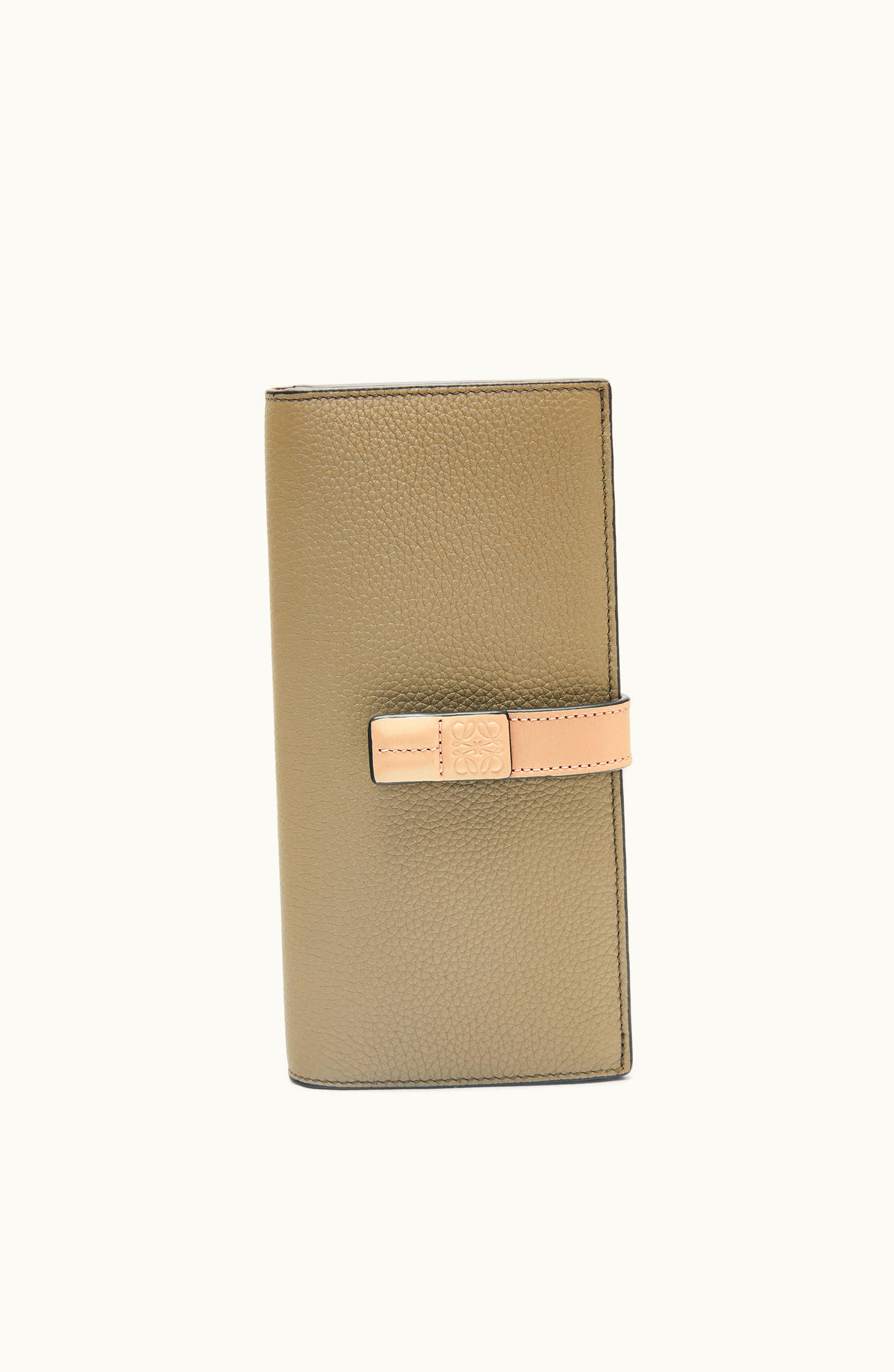 Loewe Loewe Large Vertical Wallet In Grained Calfskin Artichoke Green / Dusty Beige