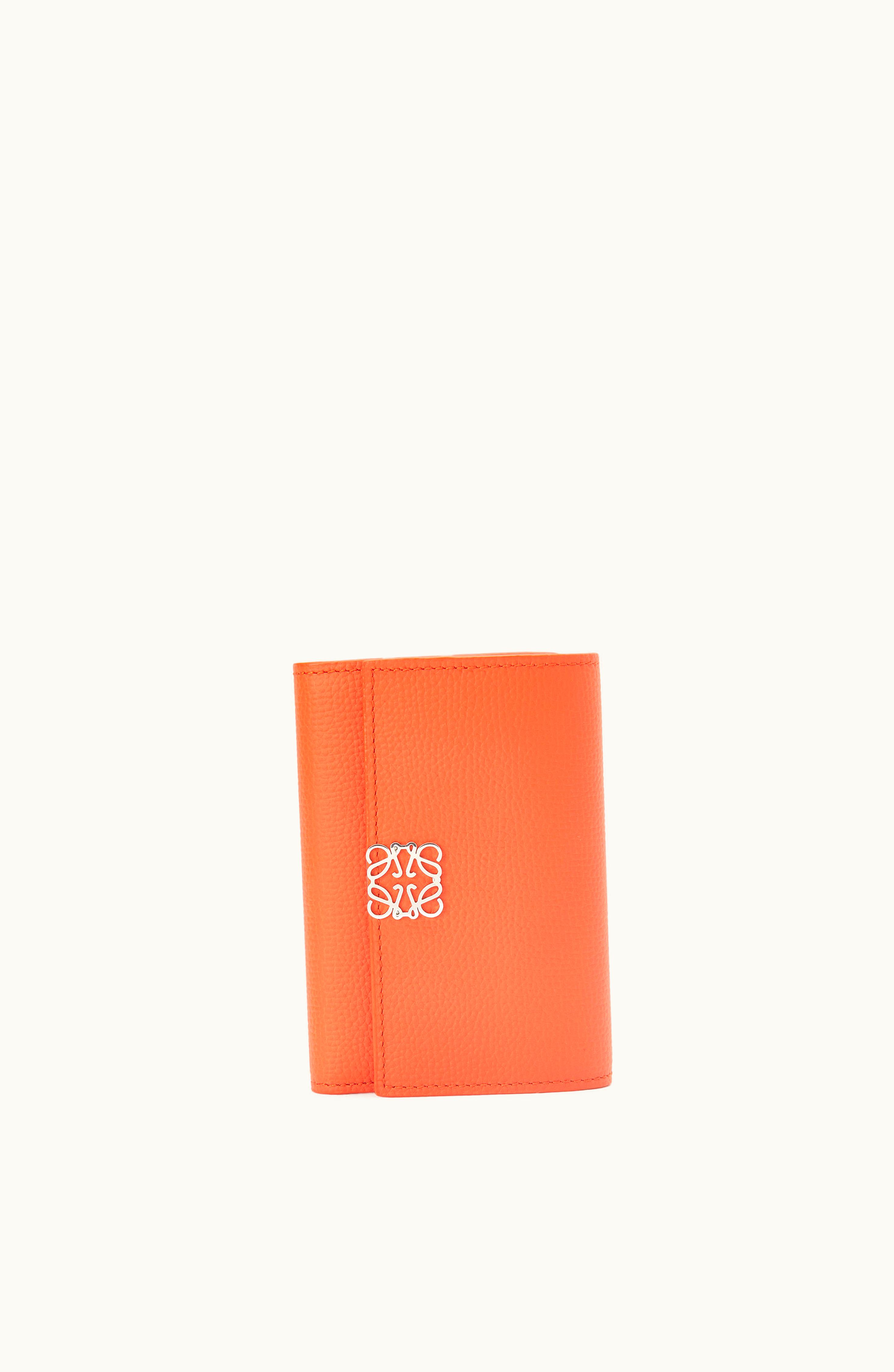 Loewe Loewe Anagram Small Vertical Wallet In Pebble Grain Calfskin Orange