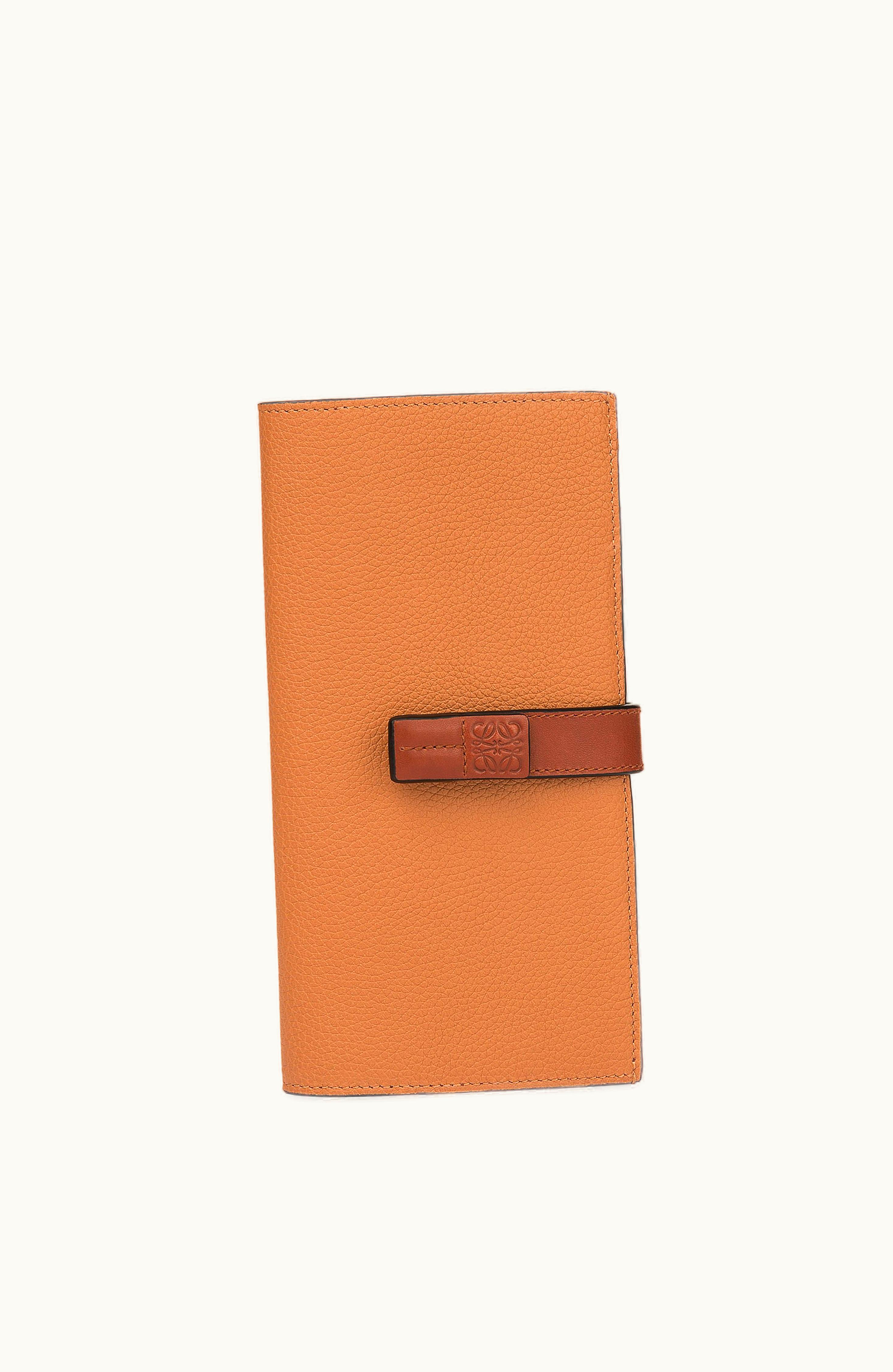 Loewe Loewe Large Vertical Wallet In Grained Calfskin Light Caramel / Pecan