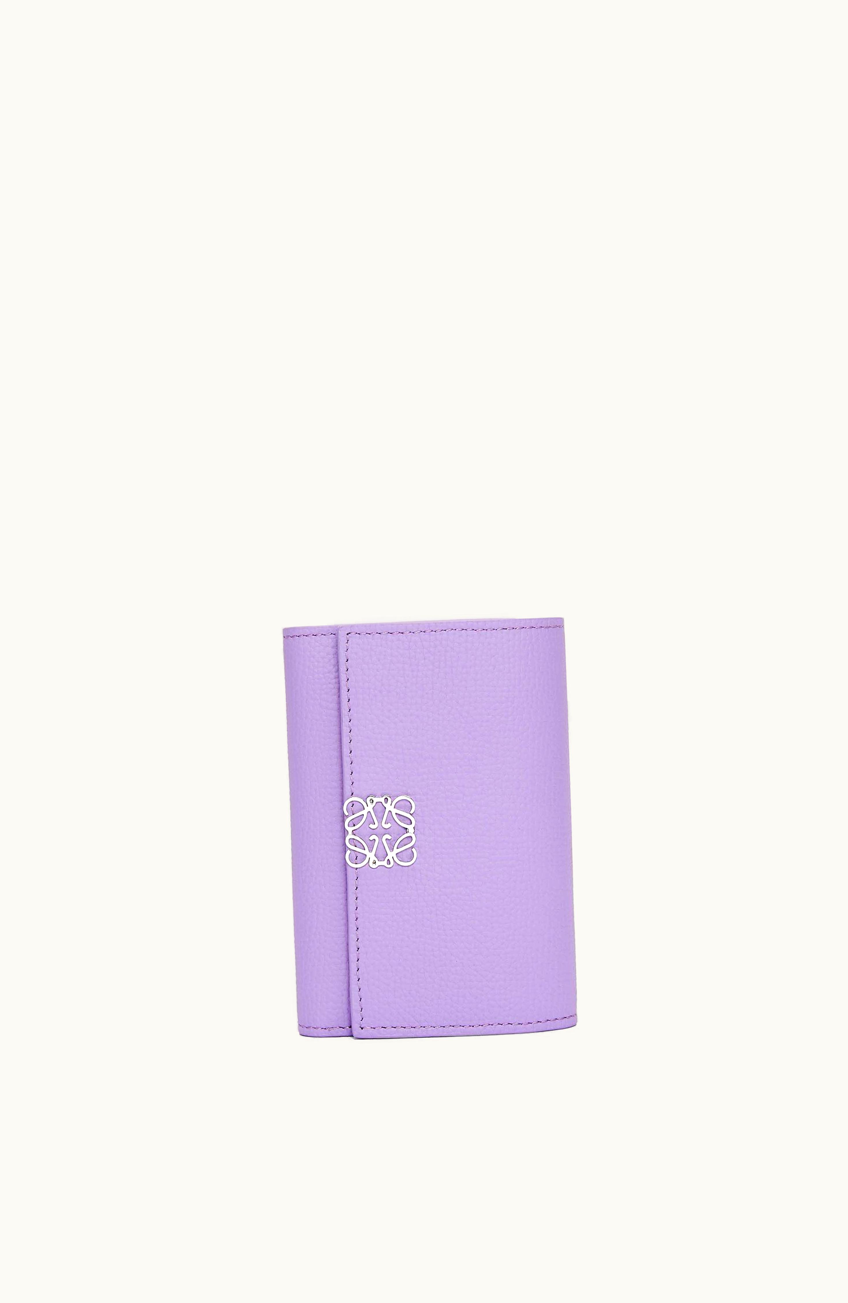 Loewe Loewe Anagram Small Vertical Wallet In Pebble Grain Calfskin Light Mauve