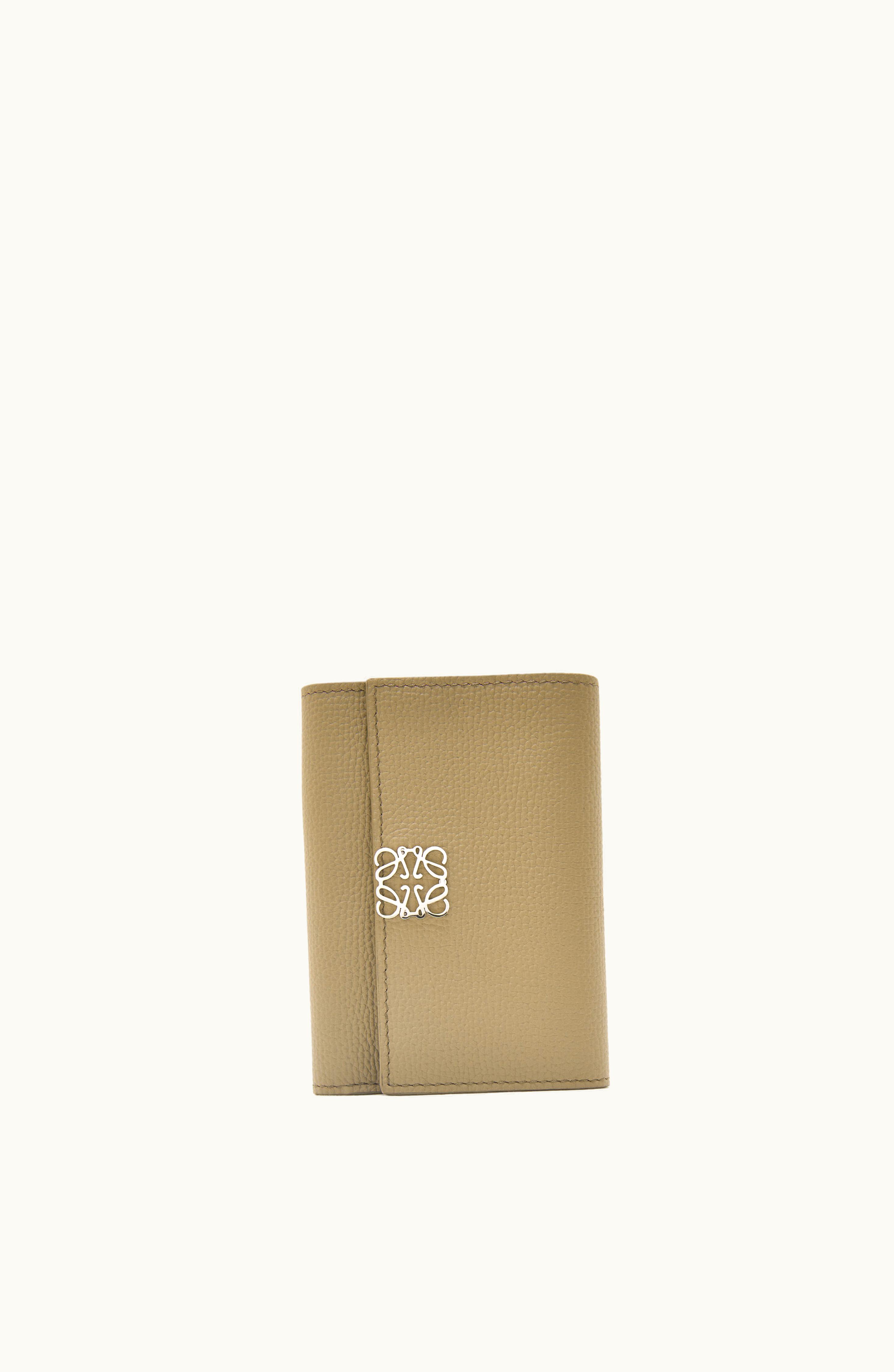 Loewe Anagram Small Vertical Wallet In Pebble Grain Calfskin Artichoke Green