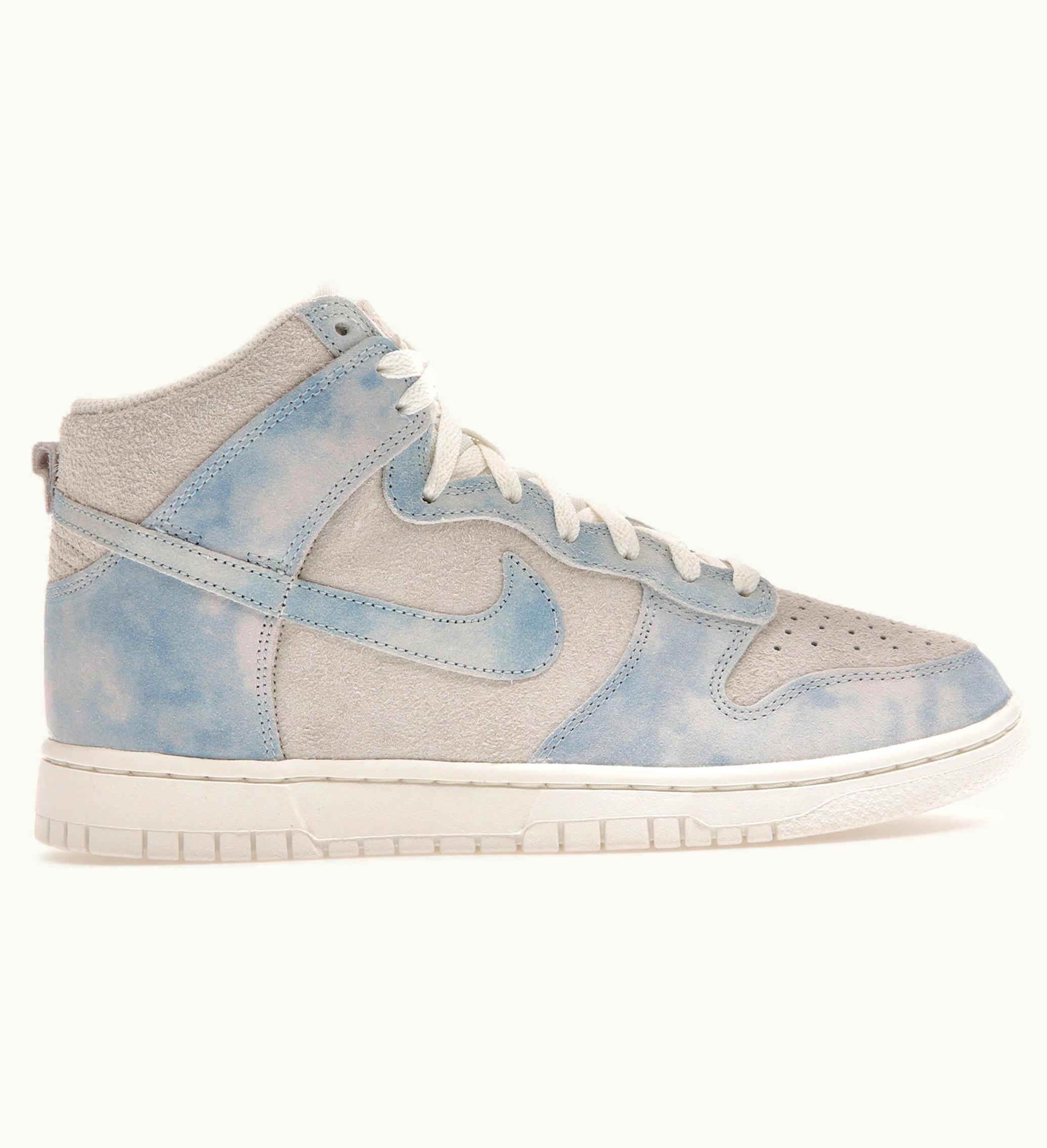 Nike Dunk High SE Clouds Celestine Blue W