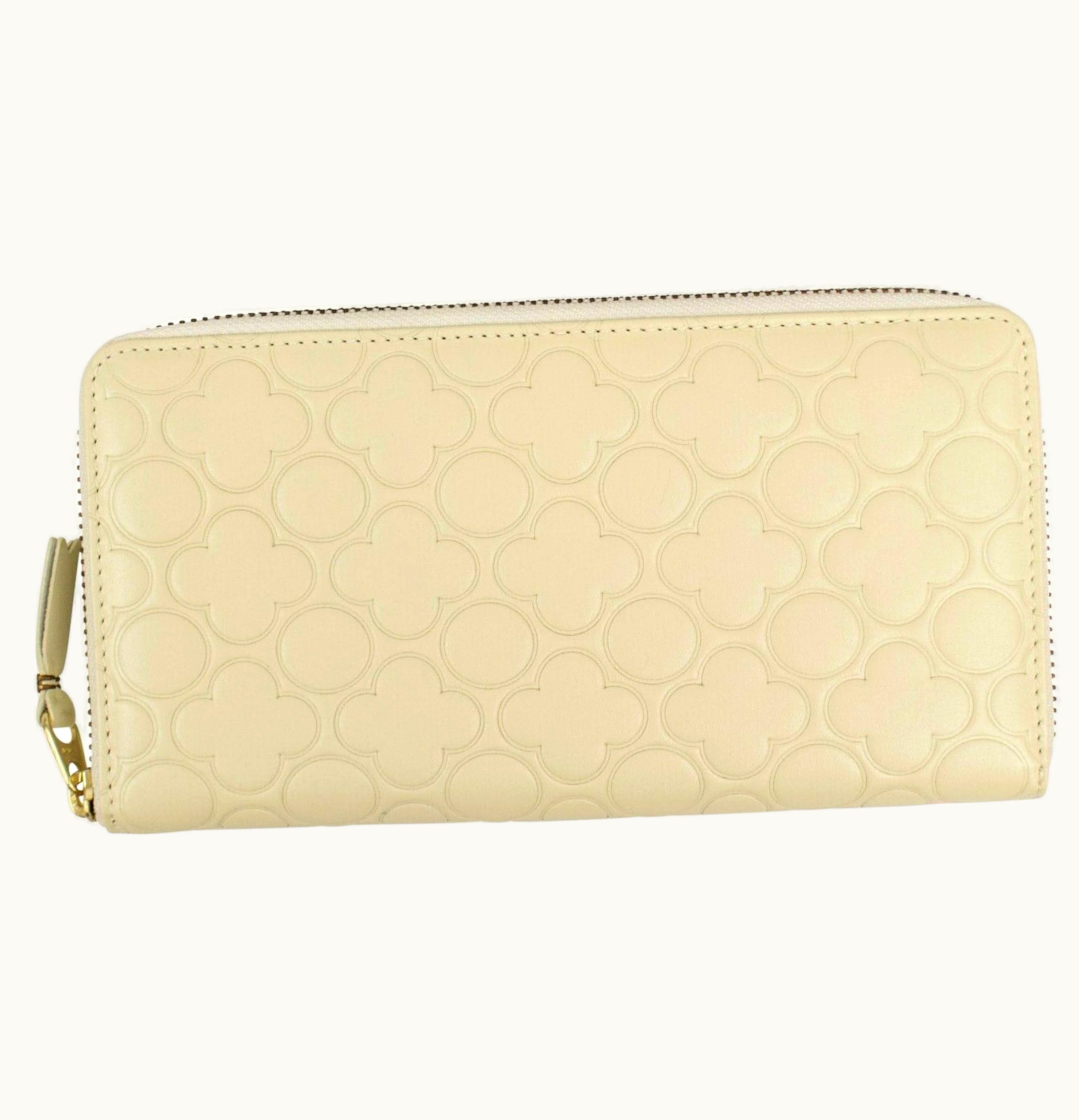 Comme Des Garçons Comme des Garcons SA010EB Wallet Classic Embossed B Off White