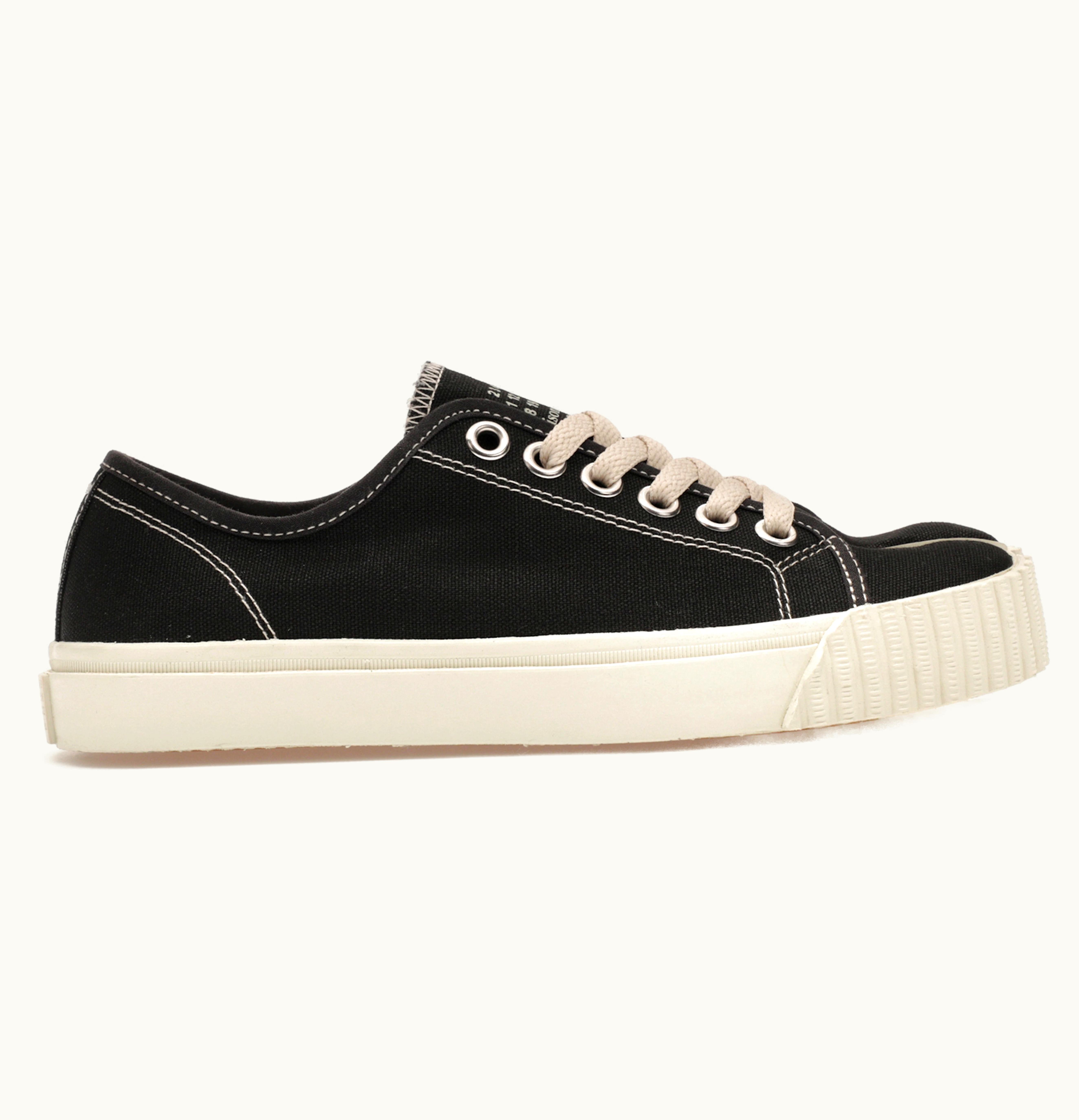 Maison Margiela Maison Margiela Tabi Low Top Black White W