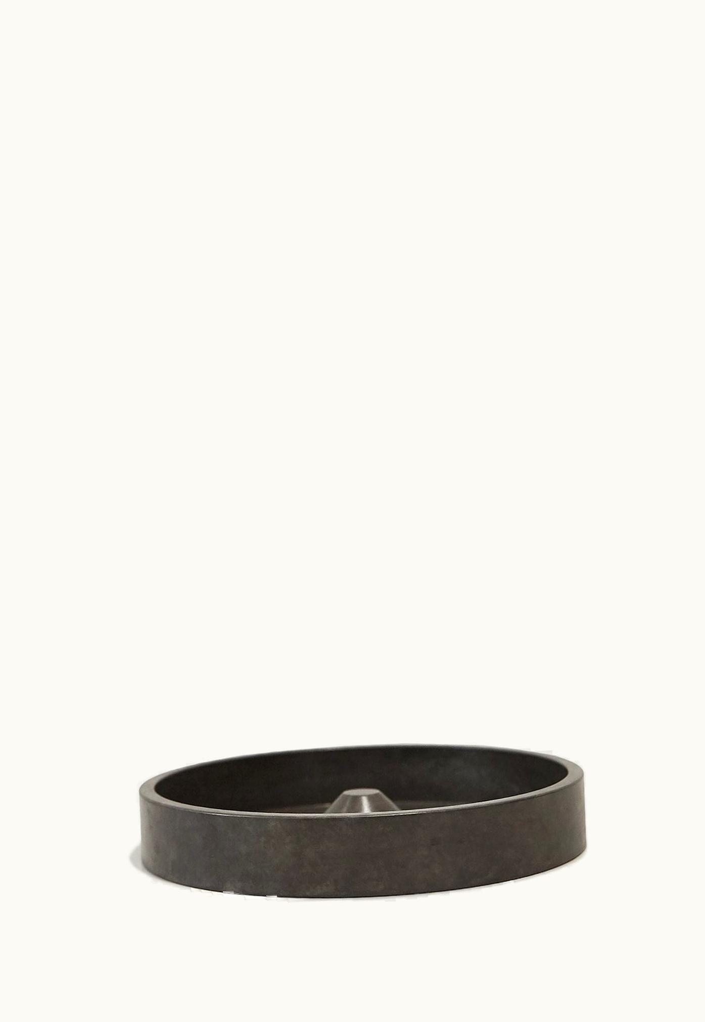 Rick Owens Rick Owens Ashtray * Material: Bronze. * Dimension: L 16 - W 16 - H 3 CM. * Weight: 1.5 Kg