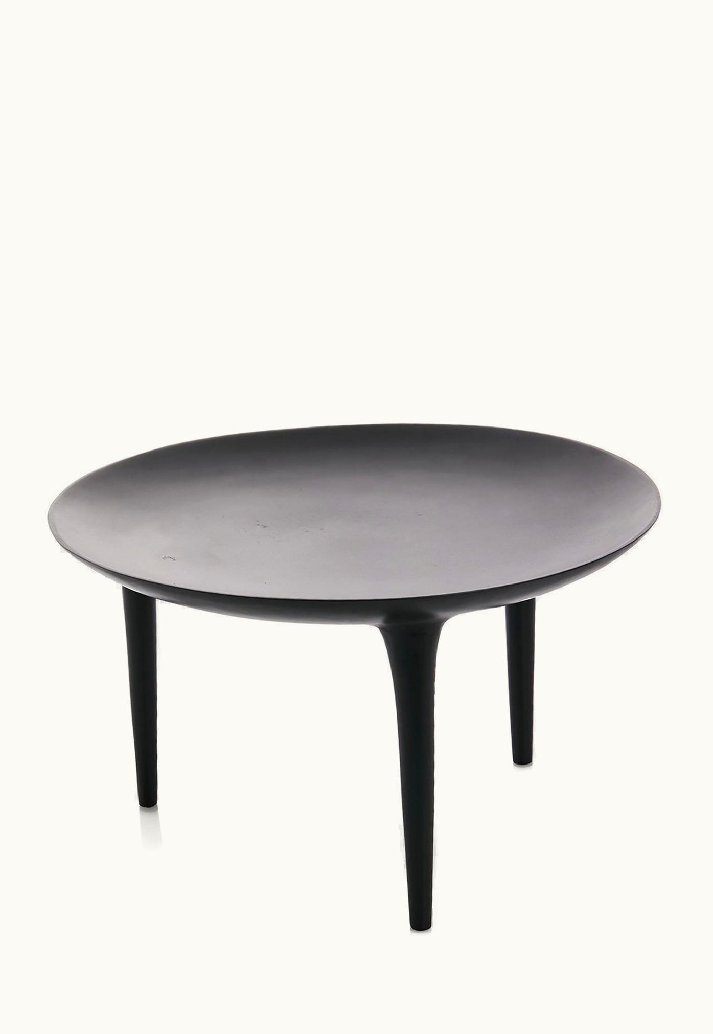 Rick Owens Rick Owens Brazier * Material: Bronze. * Dimension: L 42 - W 42 - H 25 CM. * Weight: 18.5 Kg