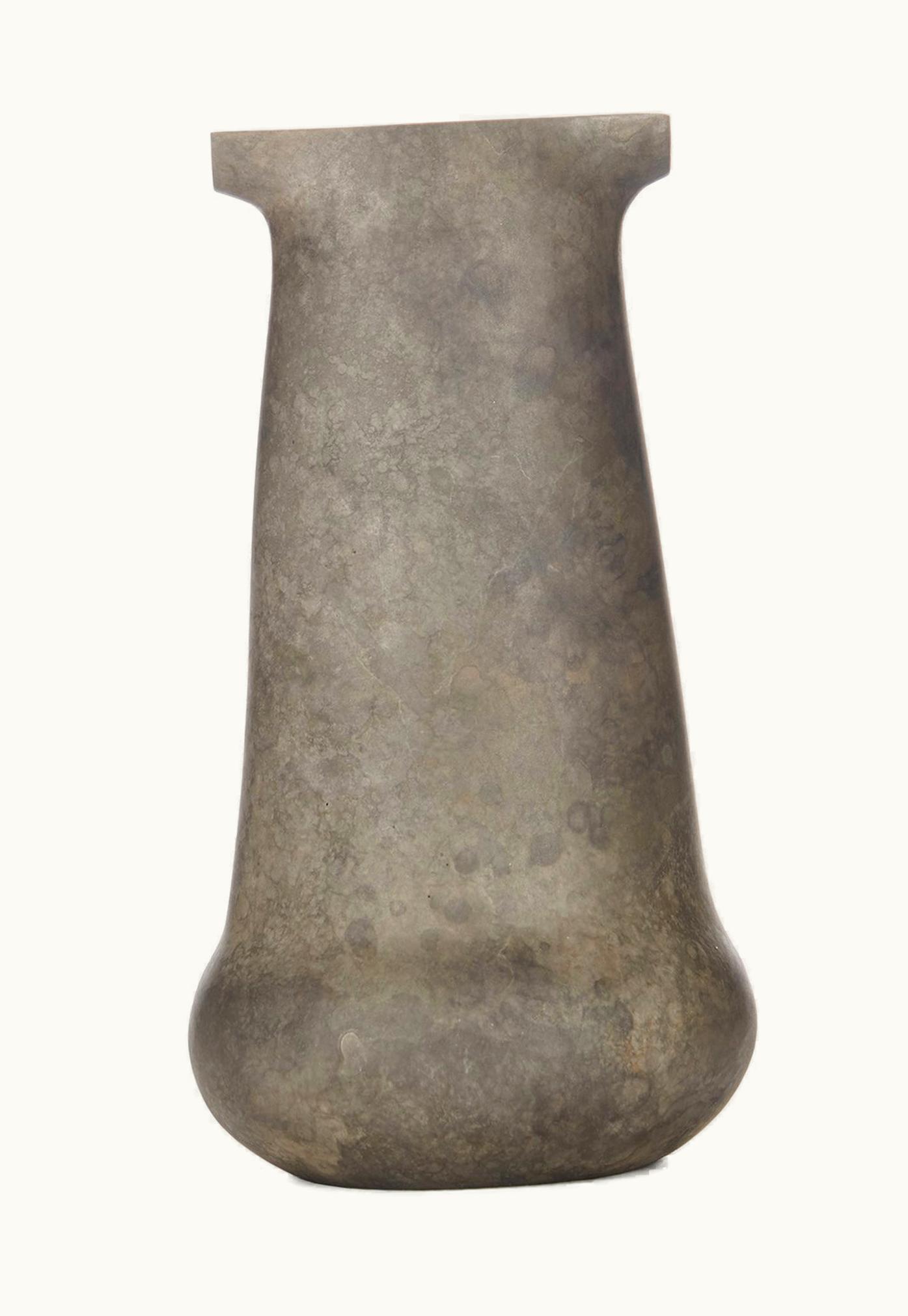 Rick Owens Rick Owens Carafe Lips * Material: Bronze. * Dimension: L 14.5 - W 14.5 - H 27.5 CM. * Weight: 4.5 Kg