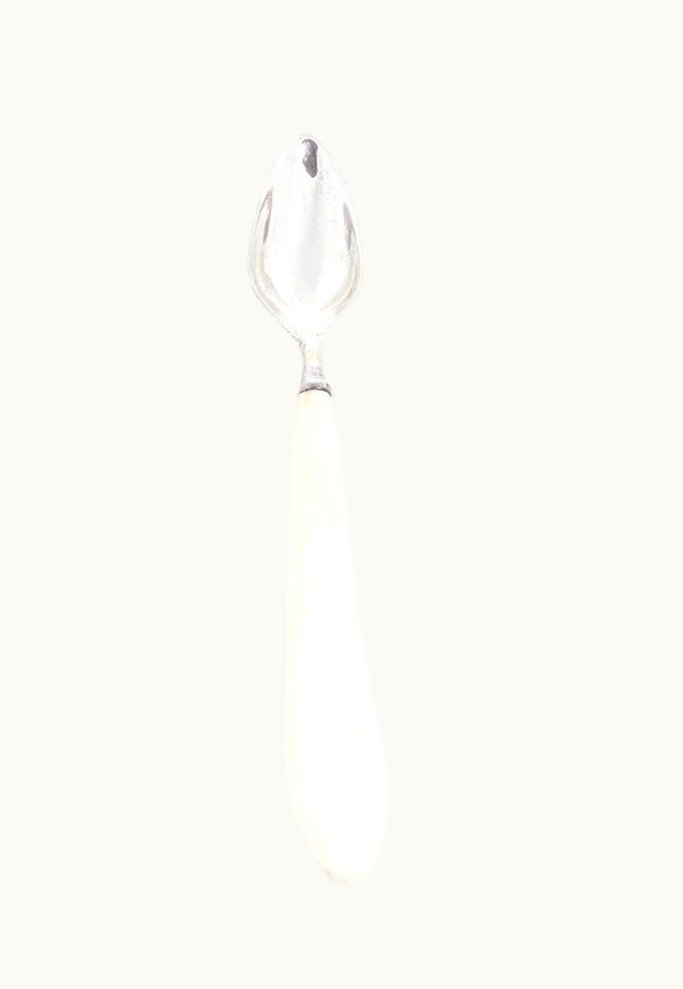 Rick Owens Rick Owens Spoon * Material: Sterling Top - Bone Handle. * Dimension: L 21, 5- W 4 - H 2, 5 CM. * Weight: 101 G