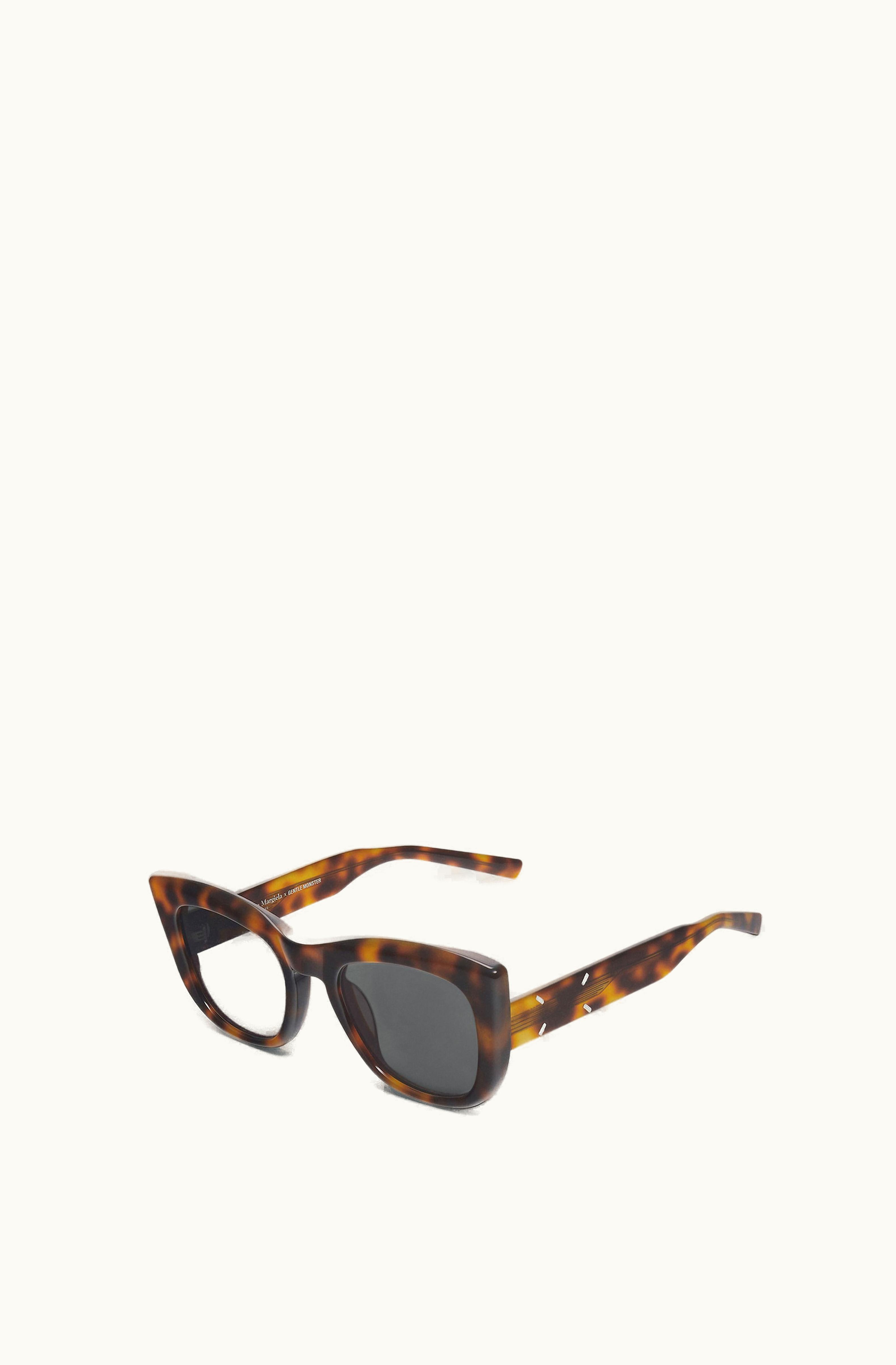 Maison Margiela Maison Margiela MM X Gentle Monster MM008 Cat-Eye Sunglasses Tortoise Gray