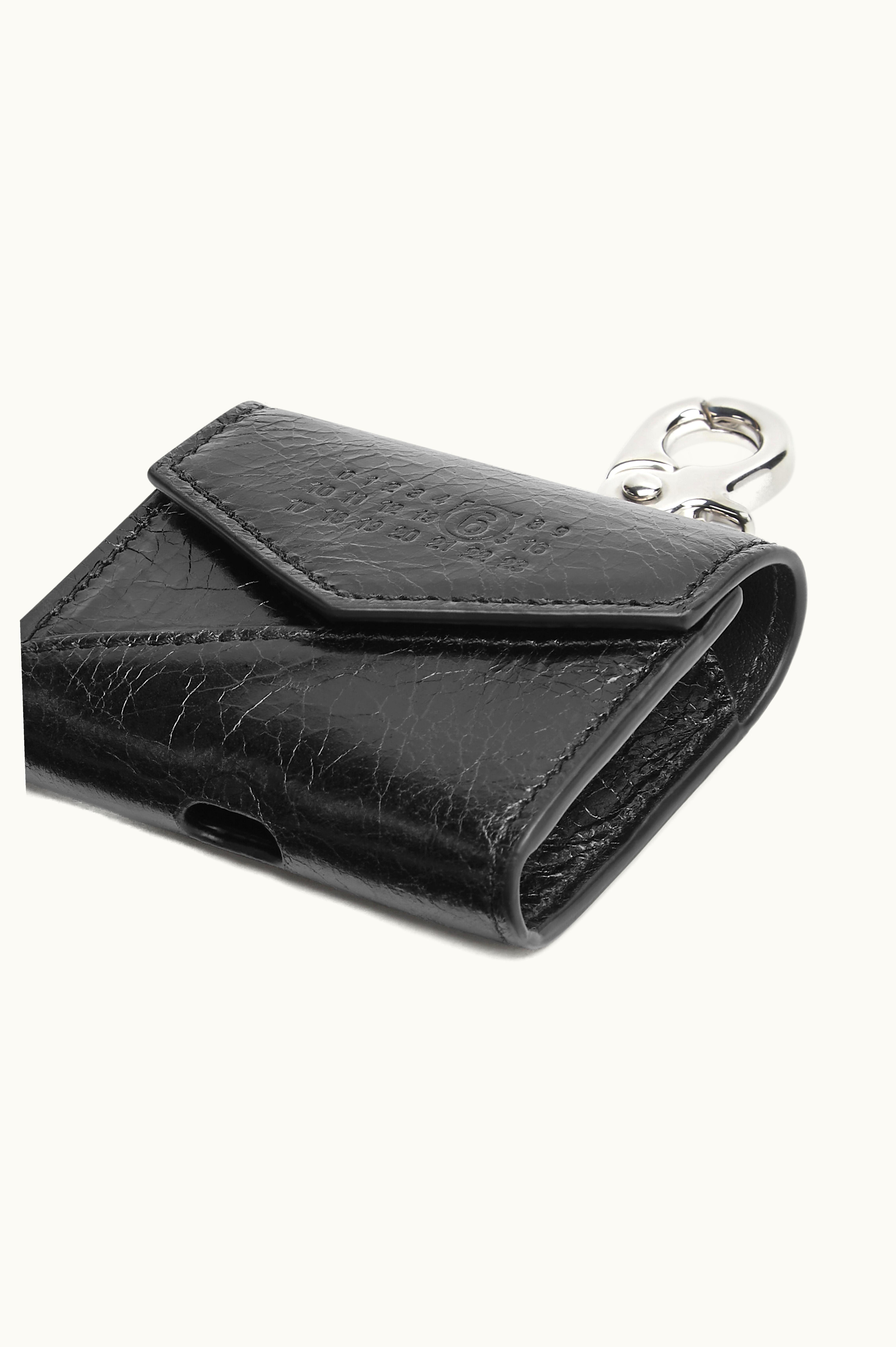 MM6 Maison Margiela MM6 Maison Margiela Japanese 6 Airpods Case Black